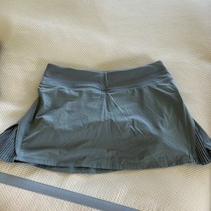 Lululemon skirt size 6